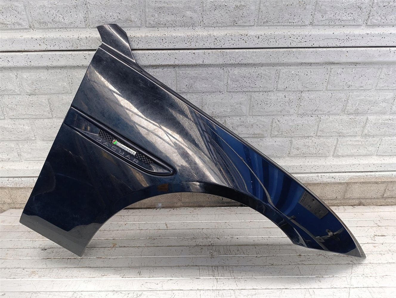 JAGUAR XE 2015-2024 BŁOTNIK PRAWY PRZEDNI ORYGINAŁ (17718258813)