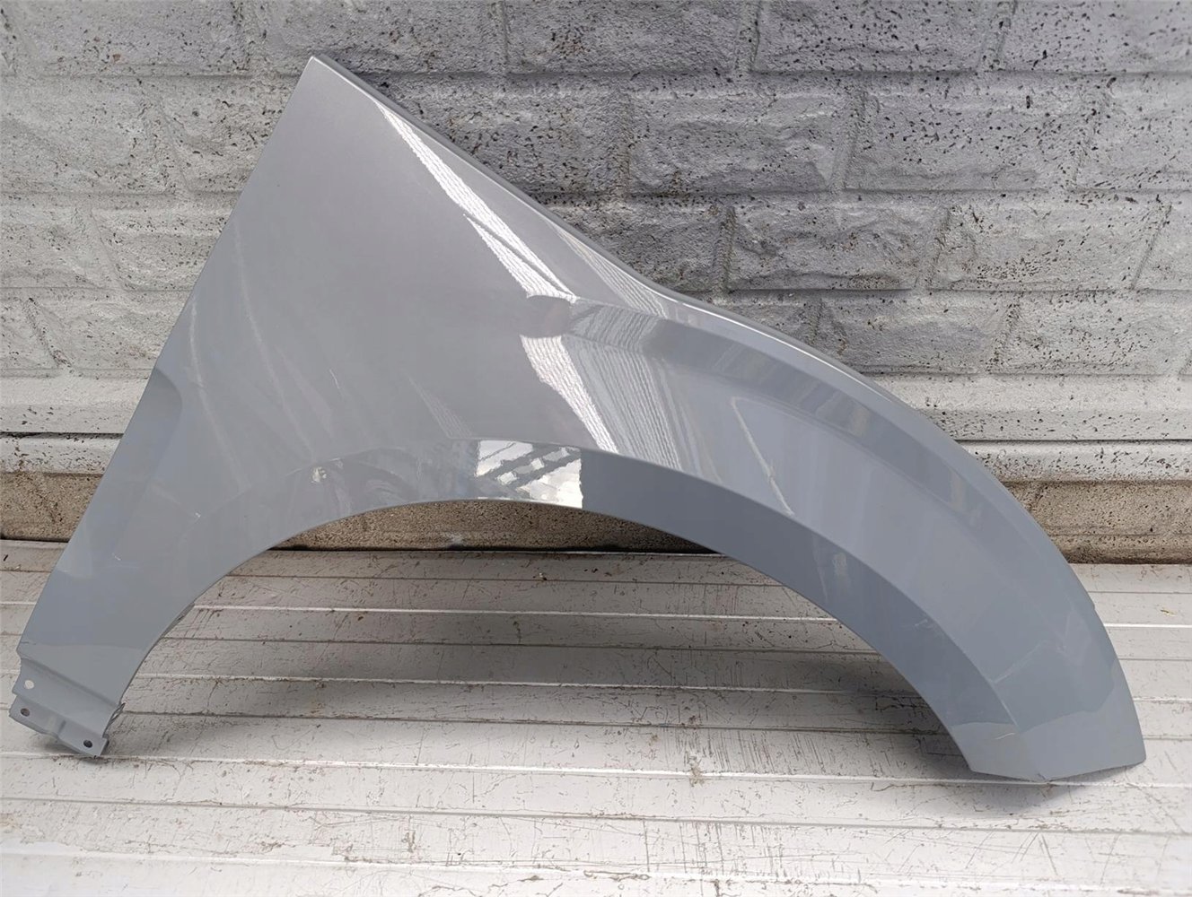 VOLVO EX30 2023- BŁOTNIK PRZEDNI PRAWY ORYGINAŁ (17727406127)