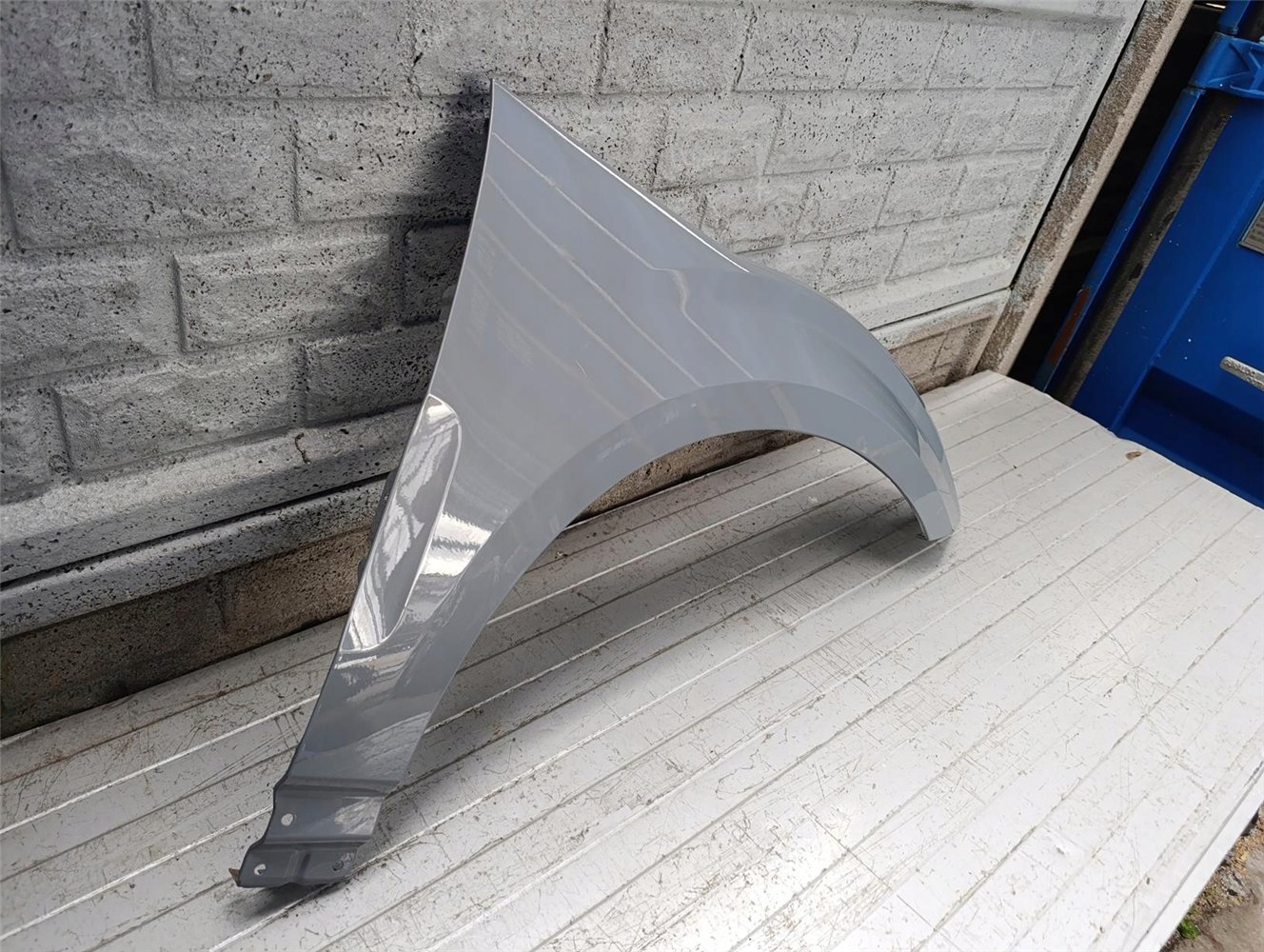 VOLVO EX30 2023- BŁOTNIK PRZEDNI PRAWY ORYGINAŁ (17727406127)