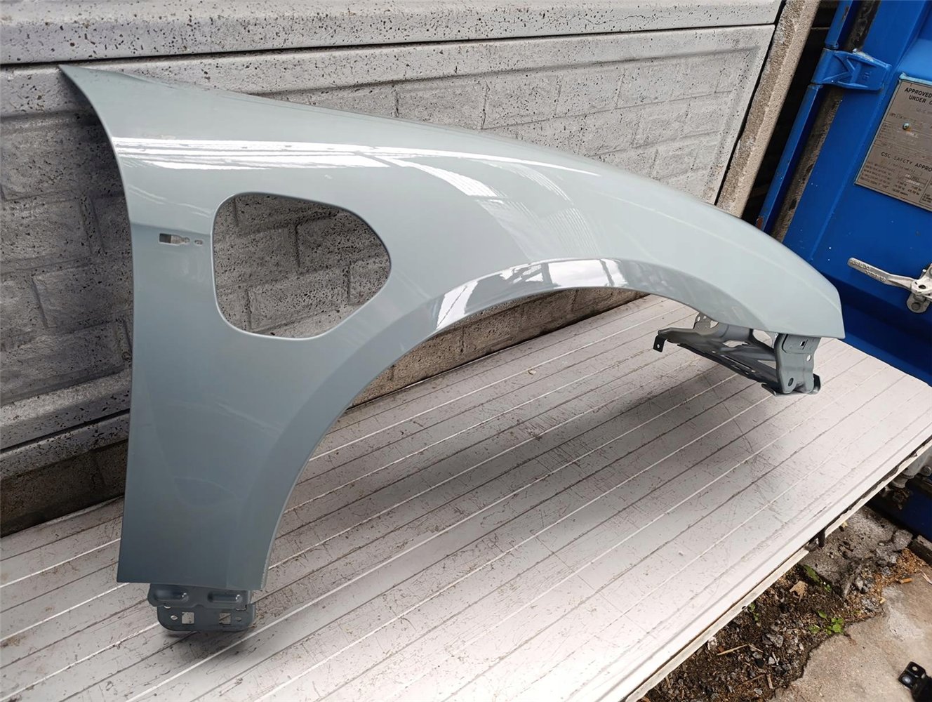 PORSCHE TAYCAN TURBO SPORT BŁOTNIK PRZEDNI PRAWY ORYGINAŁ (17727473410)