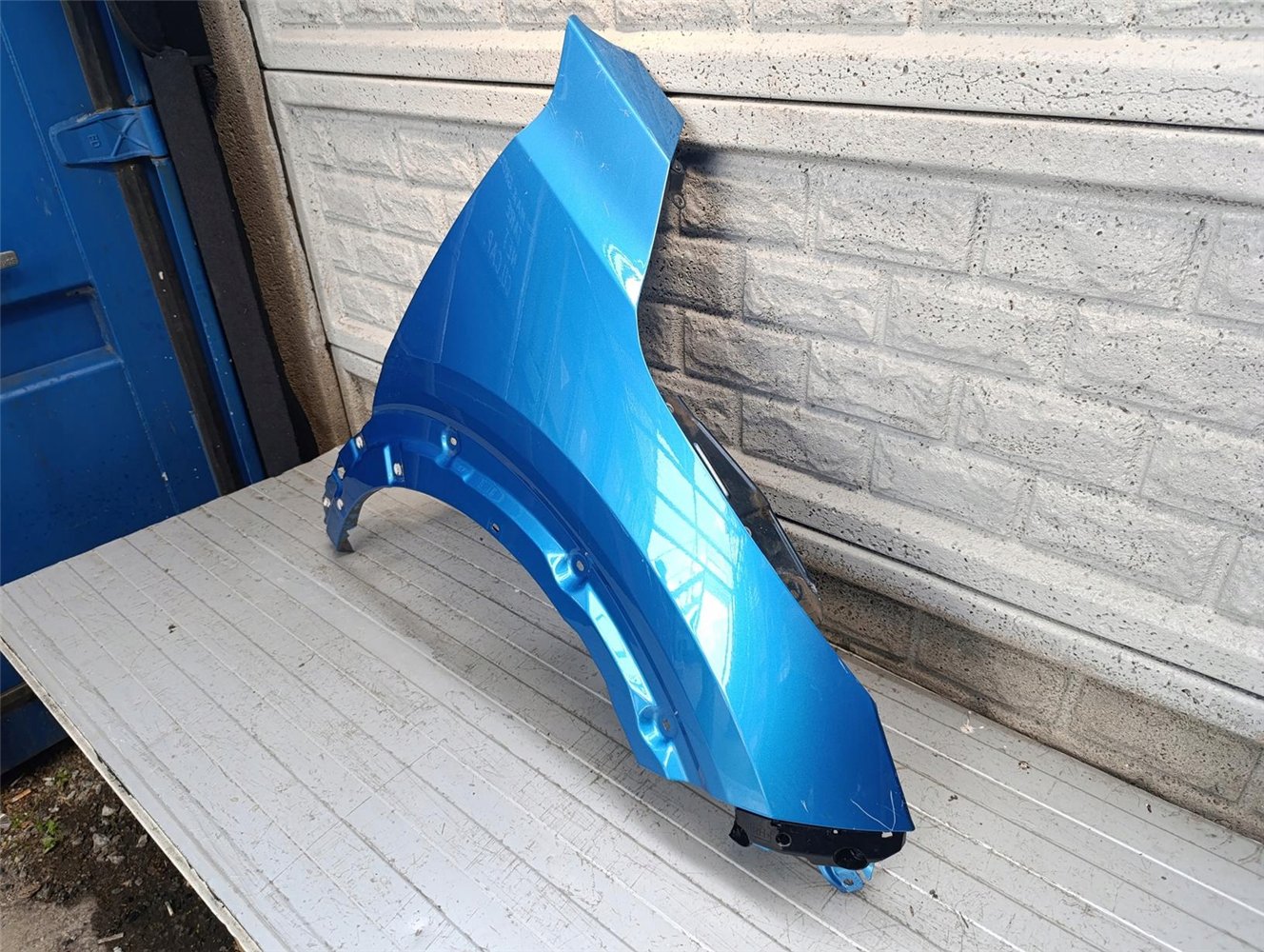 NISSAN JUKE II 2 F16 19-25 BŁOTNIK PRAWY PRZEDNI USZKODZONY ORYGINAŁ (17733756878)