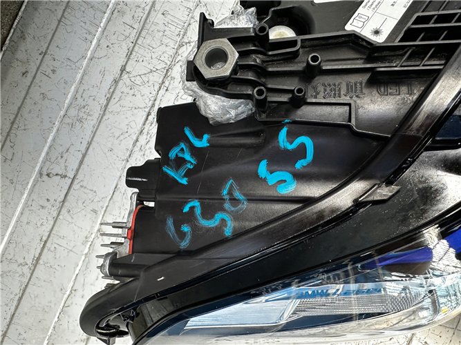LAMPA PRAWA BMW serii 5 (G30, G31) reflektor 5A388D6-04 ORYGINAŁ LASER (17734049489)