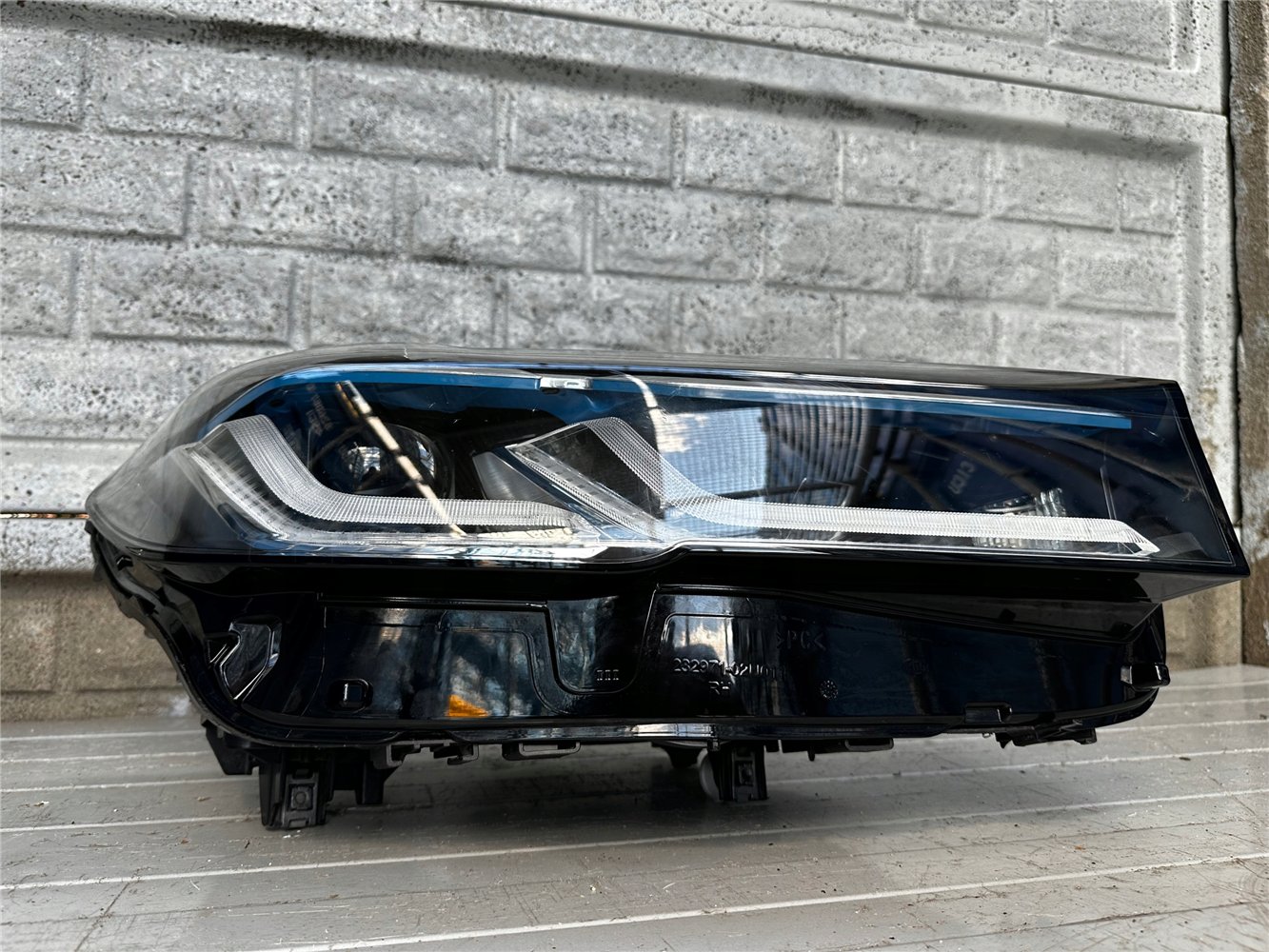 LAMPA PRAWA BMW serii 5 (G30, G31) reflektor 5A388D6-04 ORYGINAŁ LASER (17734049489)