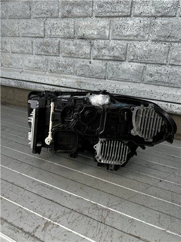 LAMPA PRAWA BMW serii 5 (G30, G31) reflektor 5A388D6-04 ORYGINAŁ LASER (17734049489)