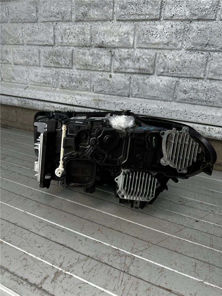 LAMPA PRAWA BMW serii 5 (G30, G31) reflektor 5A388D6-04 ORYGINAŁ LASER (17734049489)
