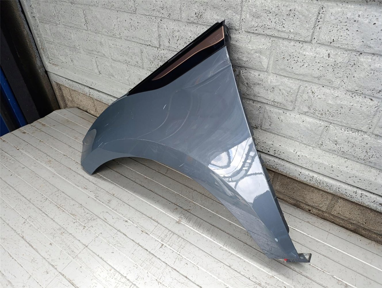 LAND ROVER EVOQUE 19-24 BŁOTNIK LEWY PRZEDNI ORYGINAŁ (17736491155)