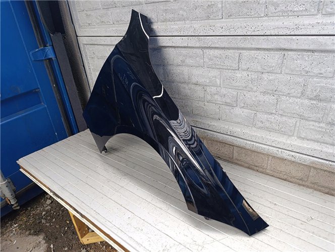 MERCEDES CLE C236 A236 23- BŁOTNIK PRAWY ORYGINAŁ (17741544650)