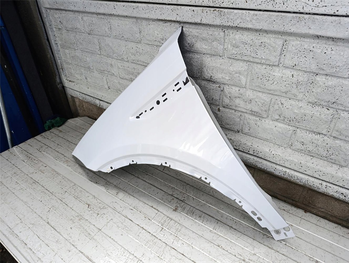 JAGUAR E-PACE EPACE BŁOTNIK PRZEDNI LEWY ORYGINAŁ (17752491421)