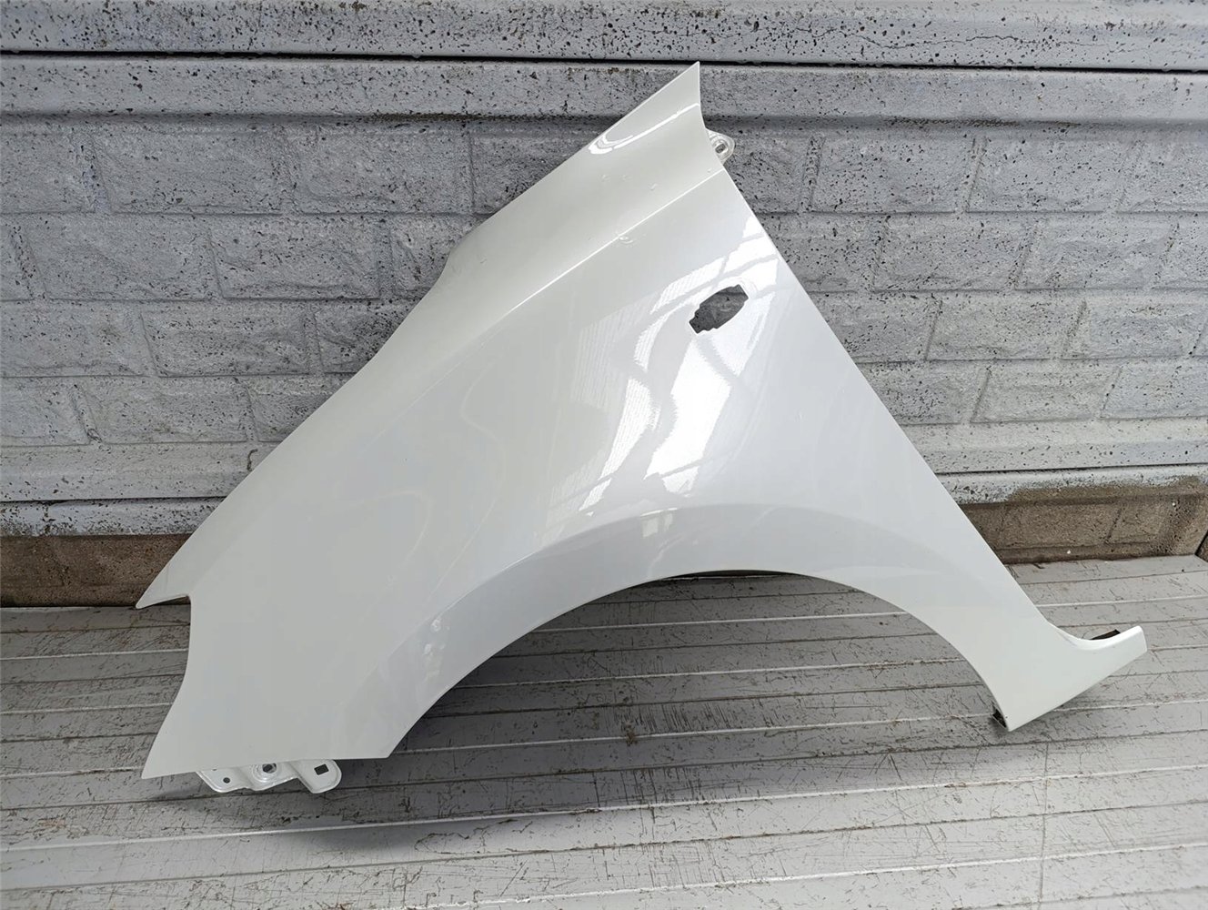 SUZUKI SWIFT MK8 17-23 BŁOTNIK PRZEDNI LEWY ORYGINAŁ (17752495534)