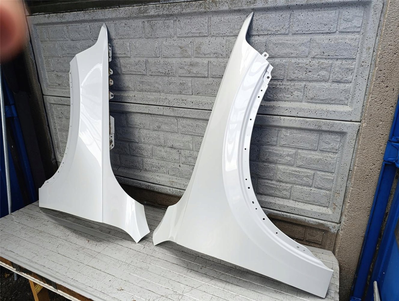 VOLVO XC 90 XC90 II 15-24 BŁOTNIK PRZEDNI PRAWY LEWY ORYGINAŁ (17752506084)