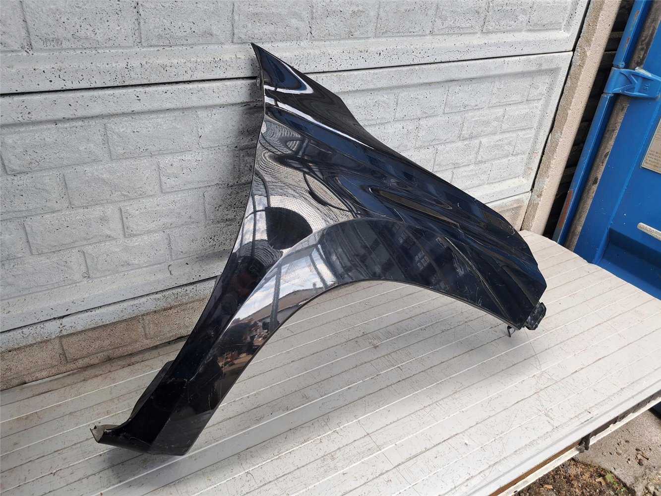 MITSUBISHI L200 2020-25 BŁOTNIK PRAWY ORYGINAŁ (17752545701)