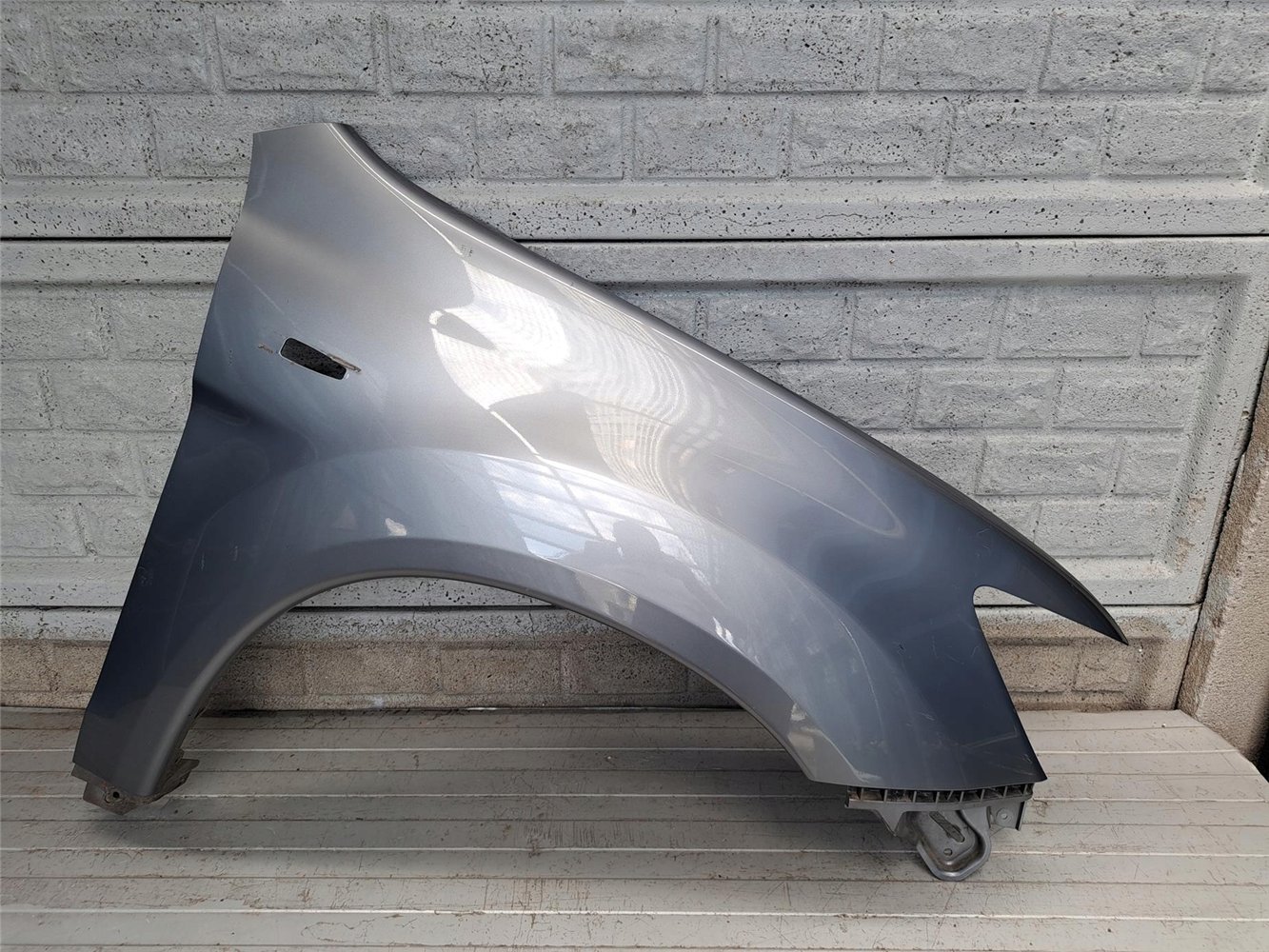 MITSUBISHI ASX 10-15 BŁOTNIK PRAWY PRZEDNI ORYGINAŁ (17752551055)