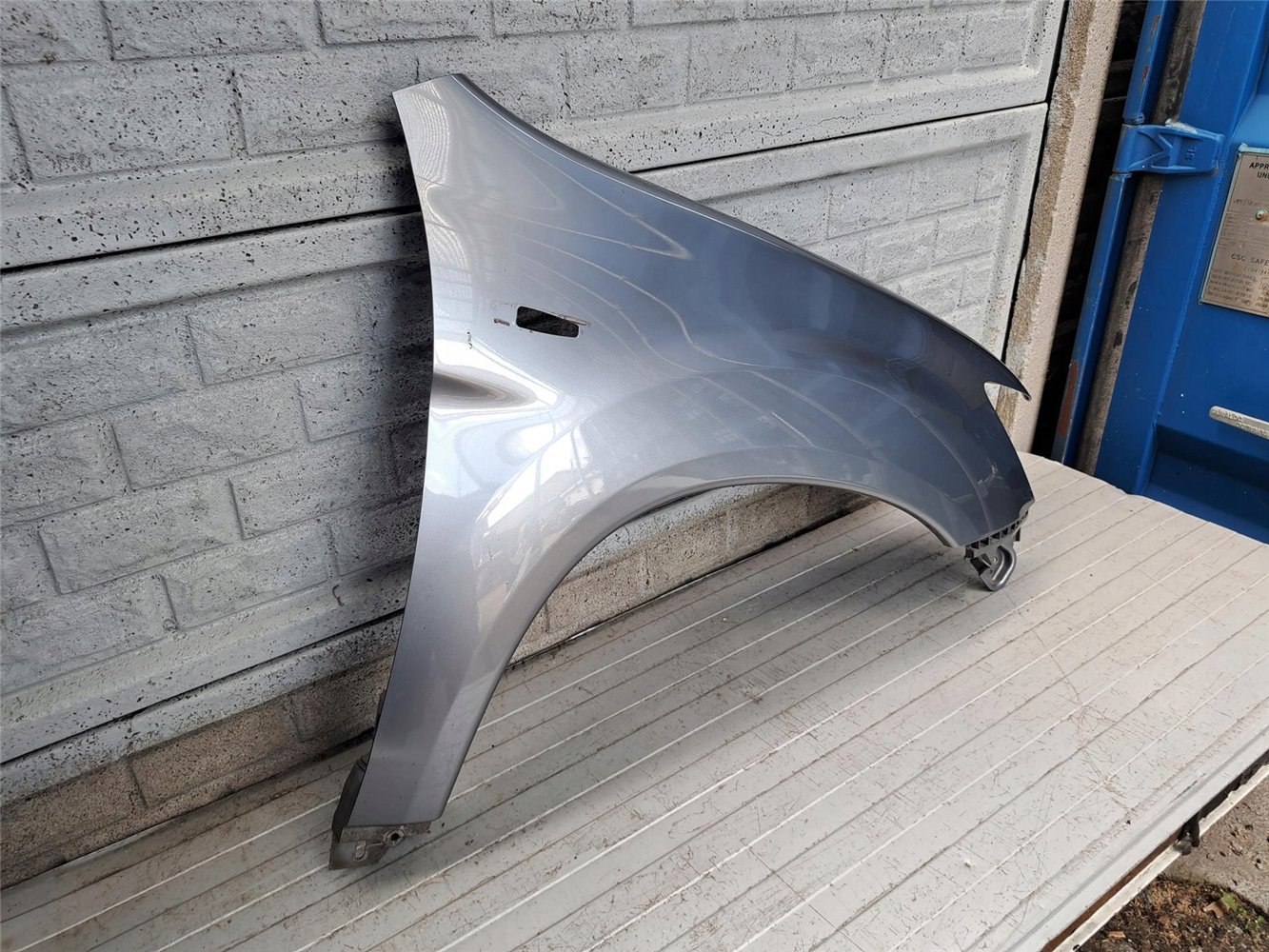 MITSUBISHI ASX 10-15 BŁOTNIK PRAWY PRZEDNI ORYGINAŁ (17752551055)