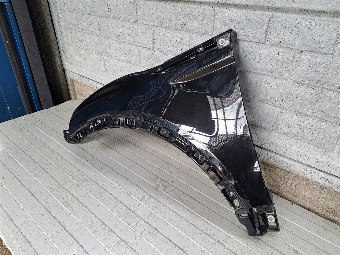 LAND ROVER EVOQUE 12-18 BŁOTNIK PRZEDNI LEWY ORYGINAŁ (17755050617)