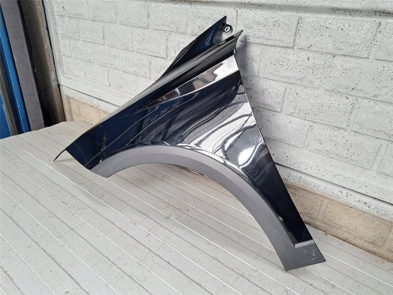 SEAT ARONA BŁOTNIK PRZEDNI LEWY ORYGINAŁ (17755058214)