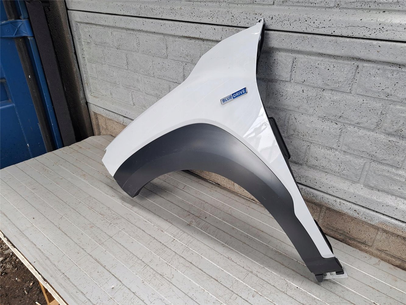 HYUNDAI KONA 2018 - 2024 BŁOTNIK LEWY PRZEDNI ORYGINAŁ (17755074310)