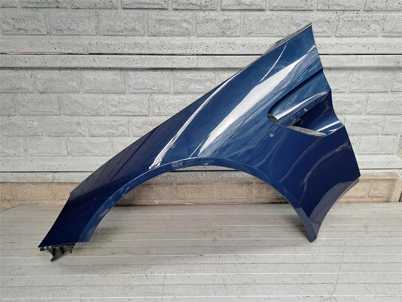 ASTON MARTIN VANTAGE 2024- BŁOTNIK PRZEDNI LEWY ORYGINAŁ (17755083961)