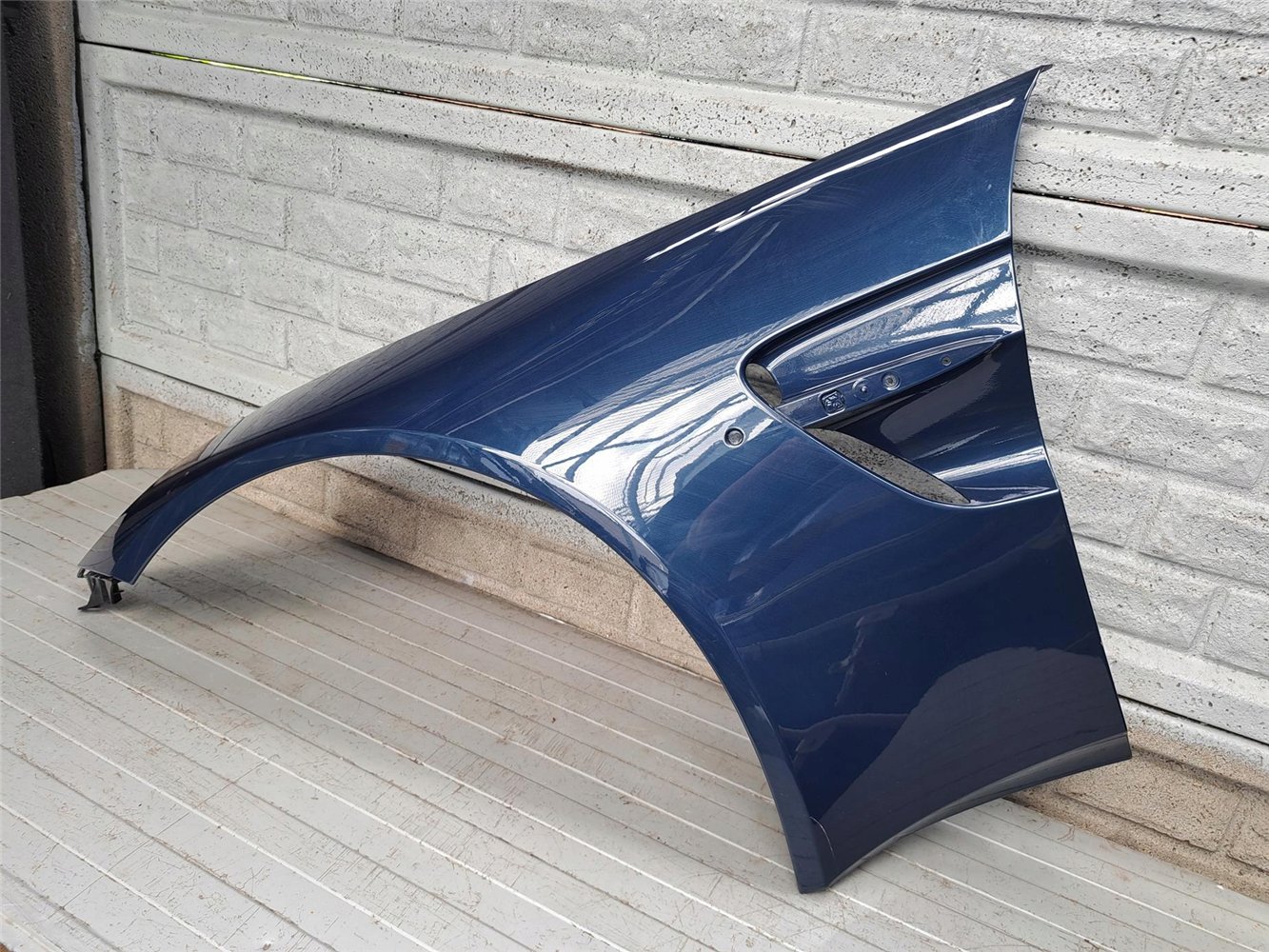 ASTON MARTIN VANTAGE 2024- BŁOTNIK PRZEDNI LEWY ORYGINAŁ (17755083961)