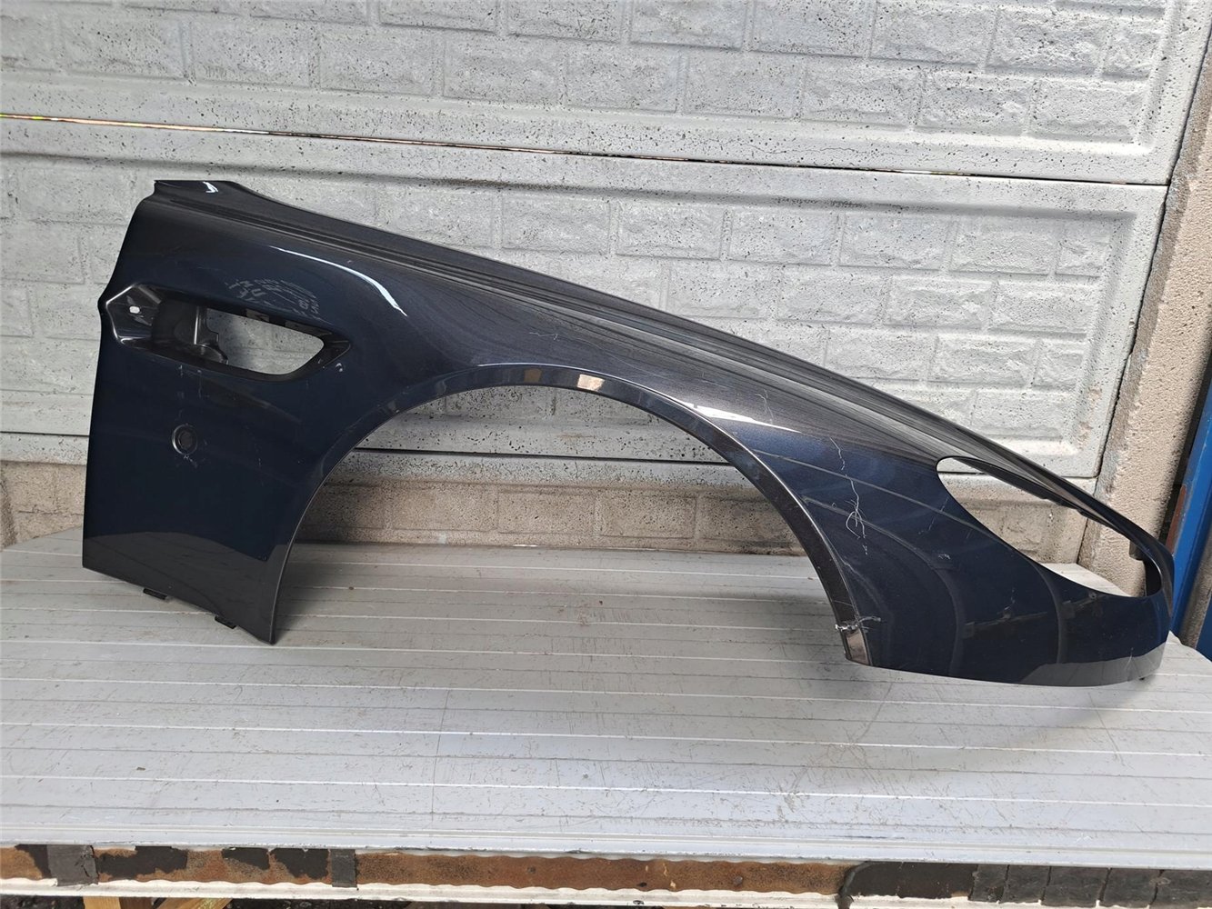 ASTON MARTIN VANTAGE 1 I 2005-18 CG33-16005 BŁOTNIK PRZEDNI PRAWY ORYGINAŁ (17755125772)