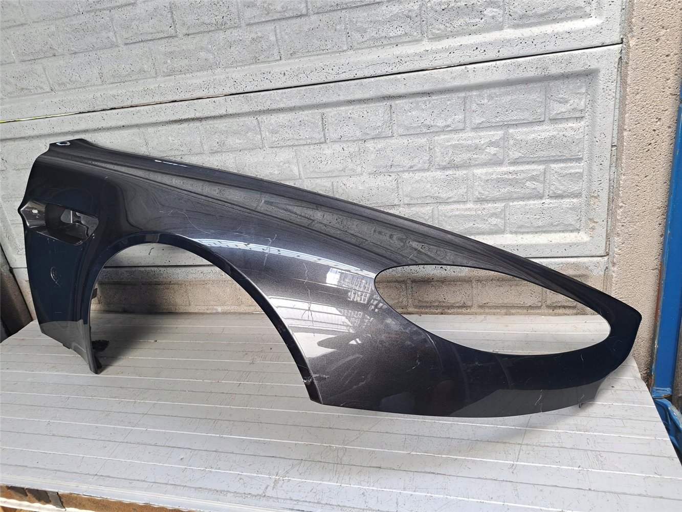 ASTON MARTIN VANTAGE 1 I 2005-18 CG33-16005 BŁOTNIK PRZEDNI PRAWY ORYGINAŁ (17755125772)