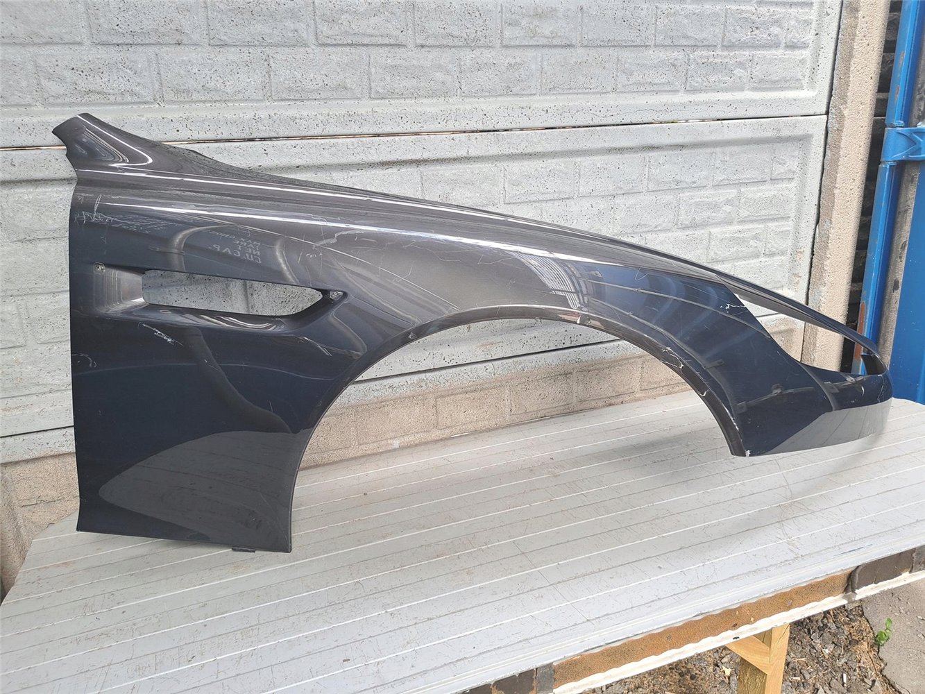 ASTON MARTIN VIRAGE 2011-12 CG43-16005 BŁOTNIK PRZEDNI PRAWY ORYGINAŁ (17755192790)