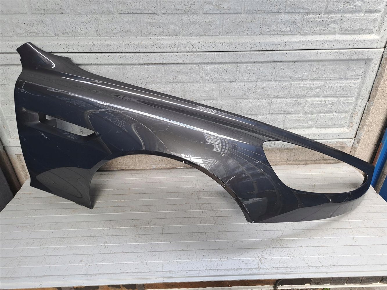 ASTON MARTIN VIRAGE 2011-12 CG43-16005 BŁOTNIK PRZEDNI PRAWY ORYGINAŁ (17755192790)