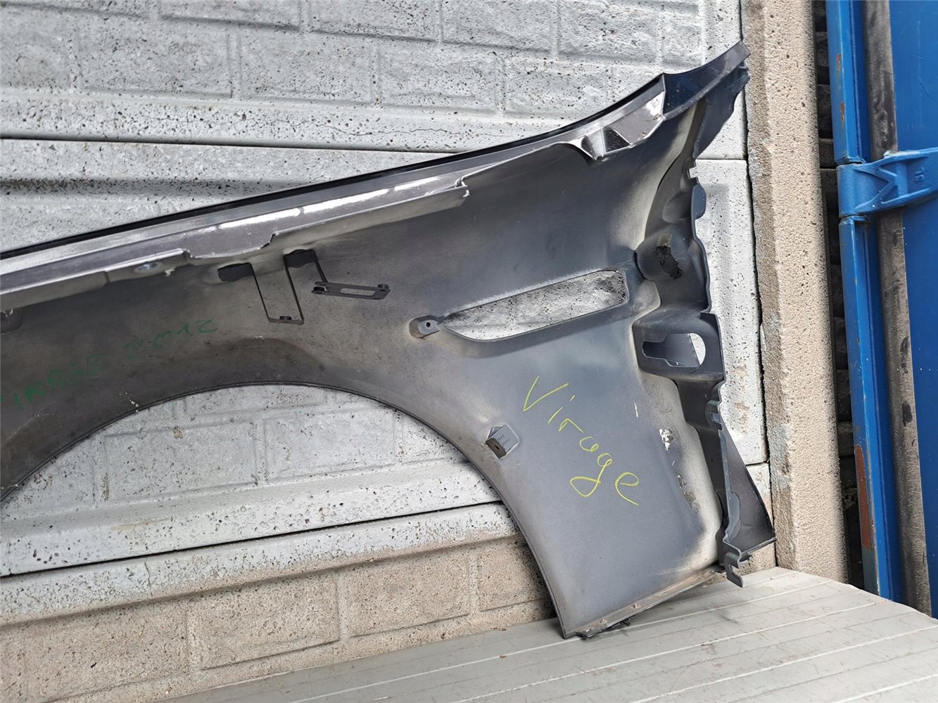 ASTON MARTIN VIRAGE 2011-12 CG43-16005 BŁOTNIK PRZEDNI PRAWY ORYGINAŁ (17755192790)