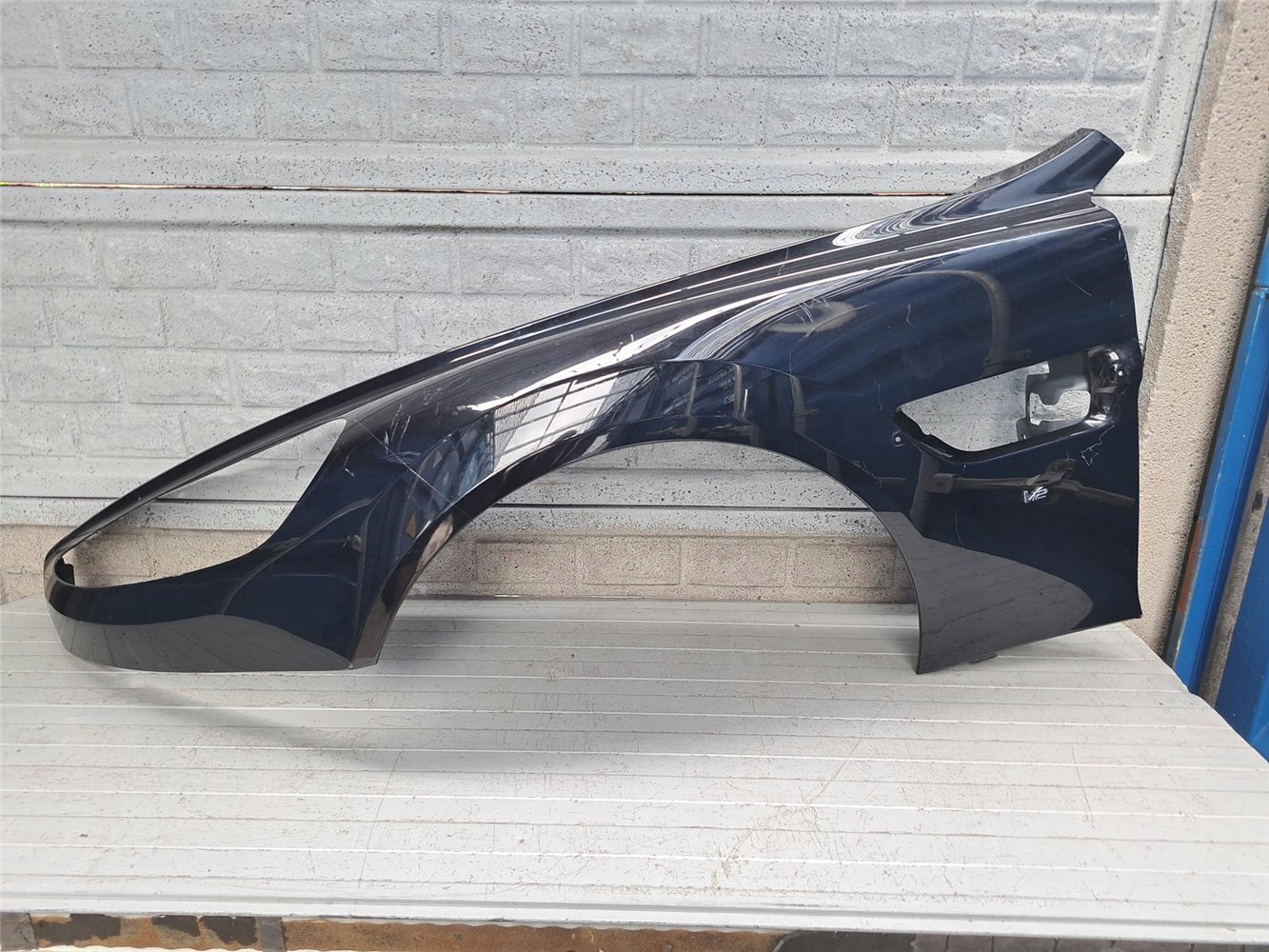 ASTON MARTIN VANQUISH 2 2012-18 qa16-1200 BŁOTNIK PRZEDNI LEWY ORYGINAŁ (17755424376)