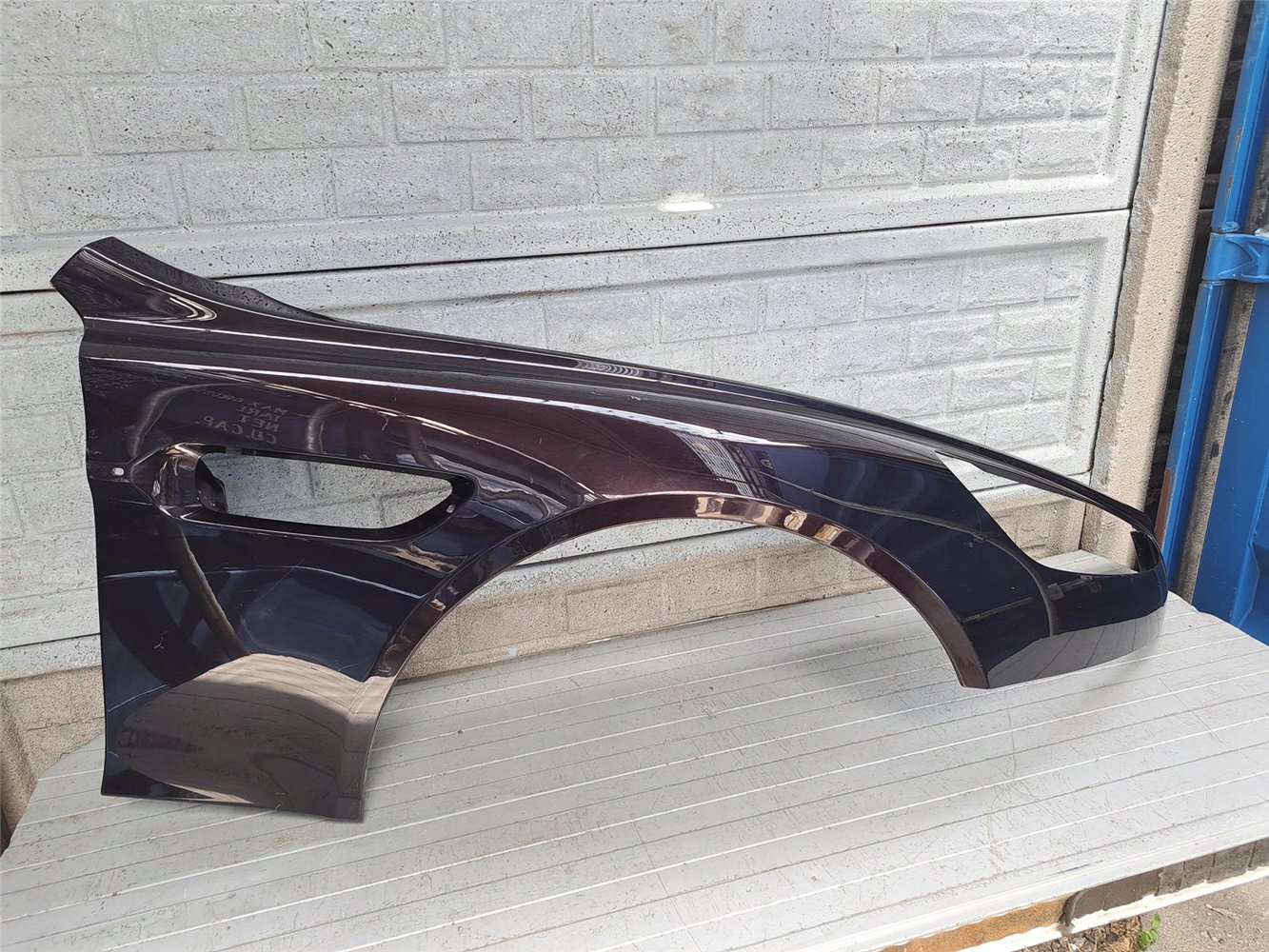 ASTON MARTIN RAPIDE 2010-13 AD43-16005-AA BŁOTNIK PRZEDNI PRAWY ORYGINAŁ (17756009398)