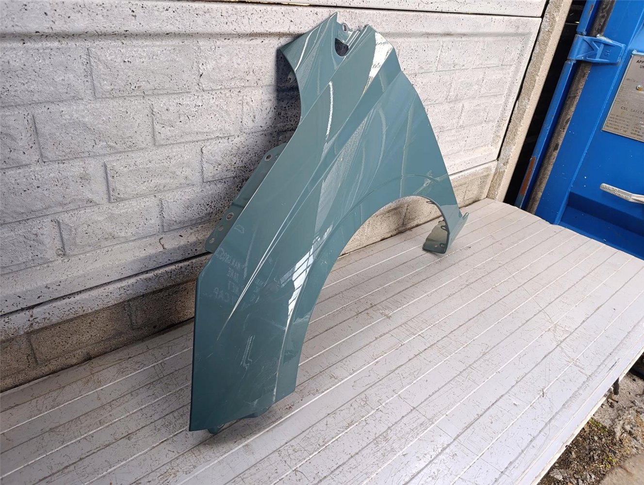 HYUNDAI I20 21-25 BŁOTNIK PRZEDNI LEWY ORYGINAŁ (17757642313)