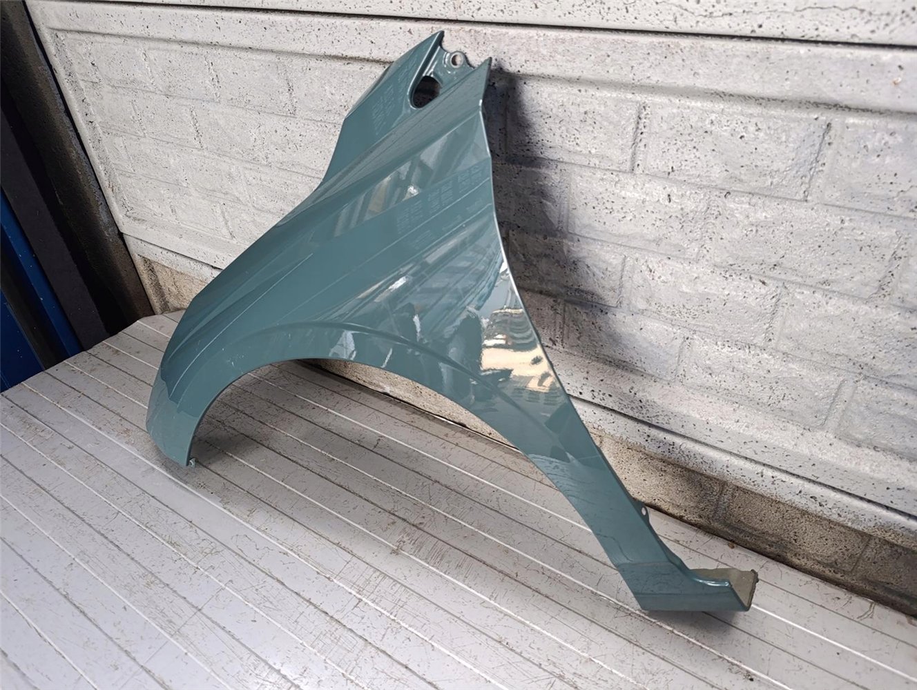 HYUNDAI I20 21-25 BŁOTNIK PRZEDNI LEWY ORYGINAŁ (17757642313)