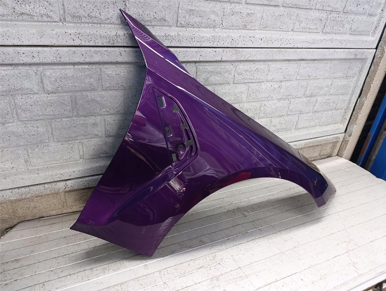 BMW M3 G80 BŁOTNIK PRAWY PRZEDNI ORYGINAŁ (17760569952)