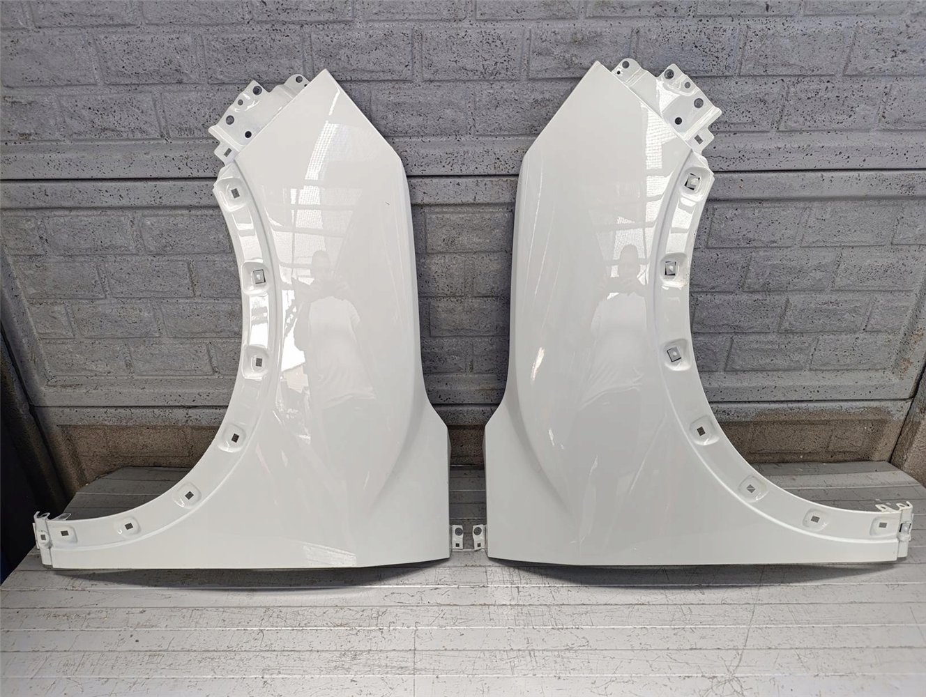 SSANGYONG TIVOLI LIFT 19- BŁOTNIK PRAWY LEWY PRZEDNI ORYGINAŁ (17760579966)