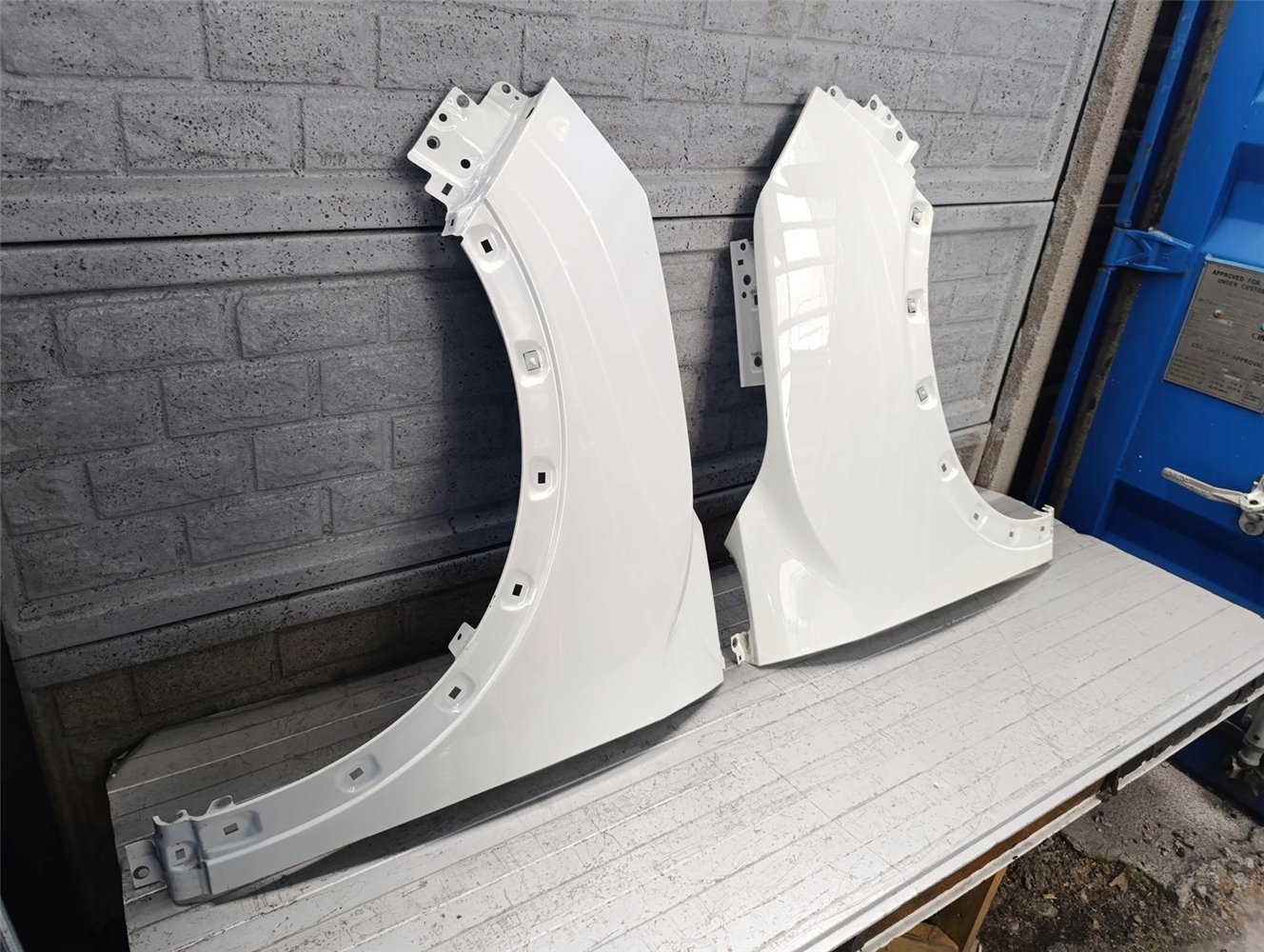 SSANGYONG TIVOLI LIFT 19- BŁOTNIK PRAWY LEWY PRZEDNI ORYGINAŁ (17760579966)