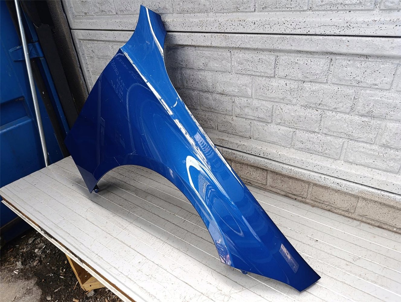 MERCEDES CLE C236 A236 23- BŁOTNIK PRAWY ORYGINAŁ (17760595709)