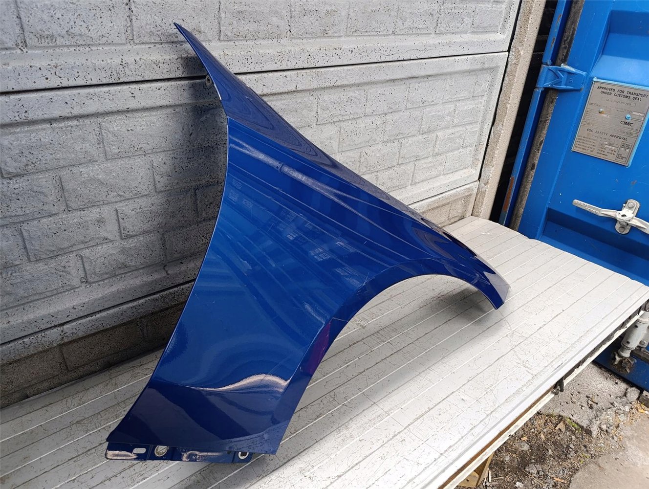 MERCEDES CLE C236 A236 23- BŁOTNIK PRAWY ORYGINAŁ (17760595709)