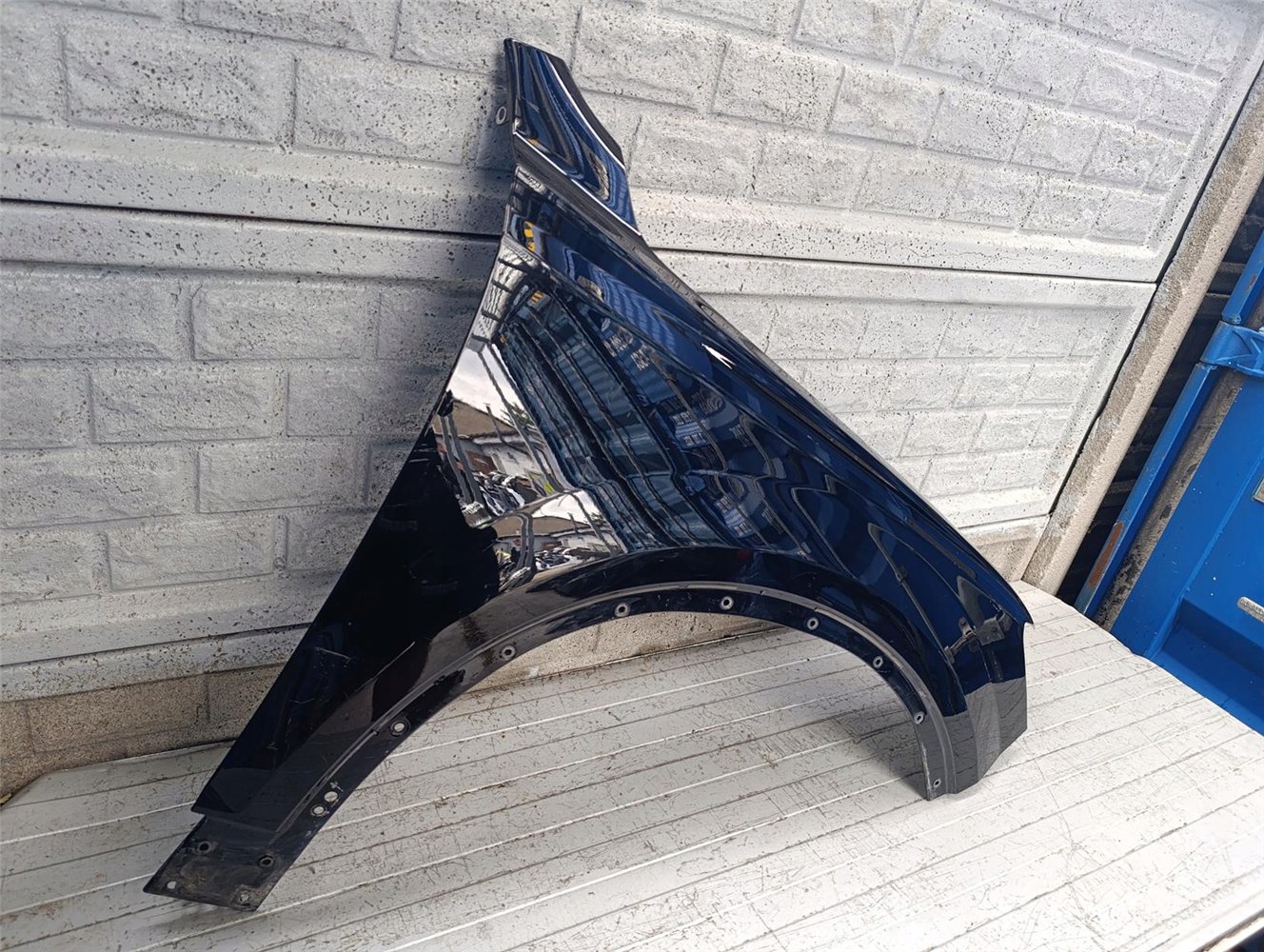 BŁOTNIK PRZEDNI PRAWY AUDI Q7 4M 15- (17763355477)