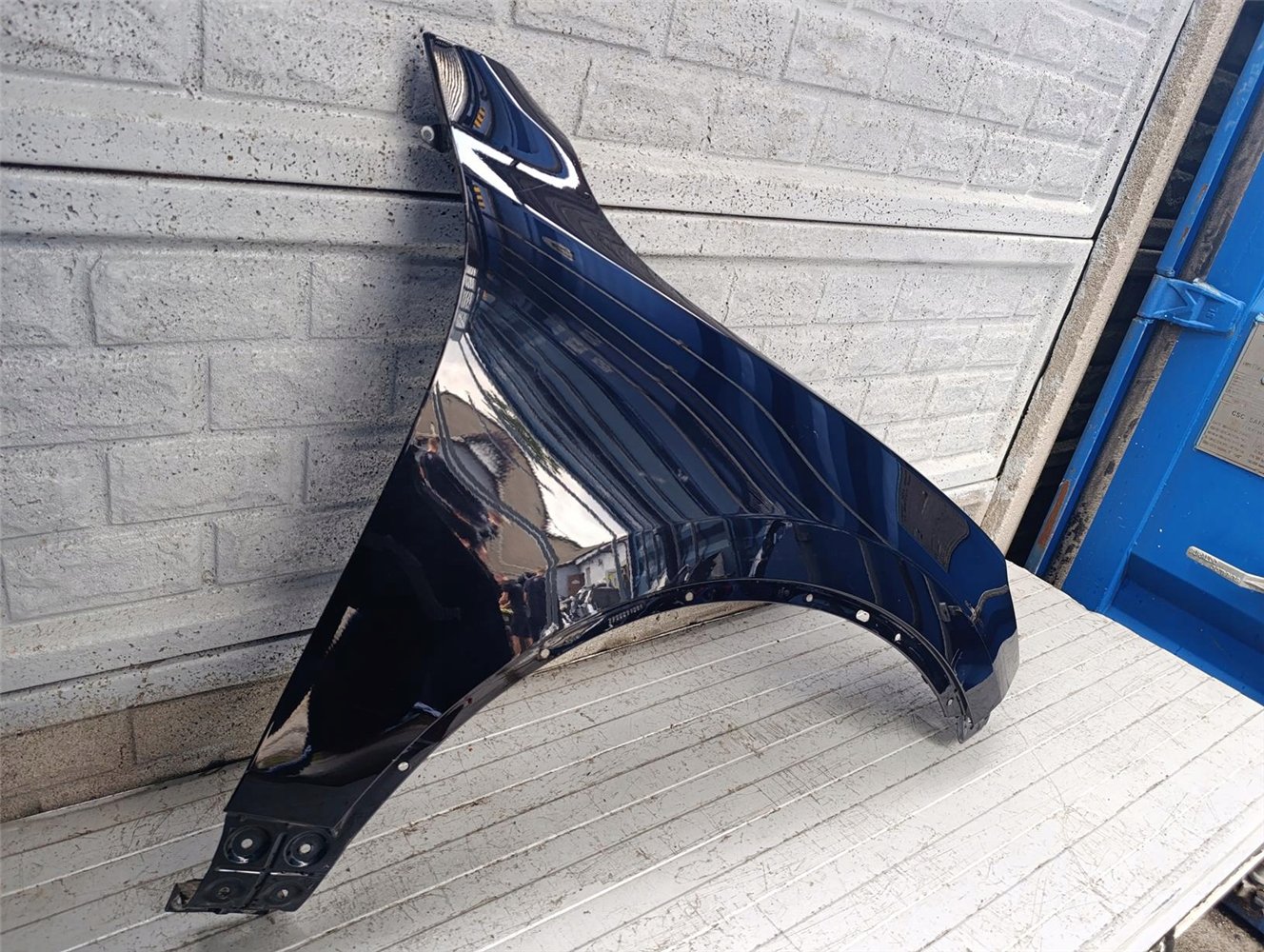 BŁOTNIK PRZEDNI PRAWY VW TOUAREG 7P 2010-2014 ORYGINAŁ (17763364806)