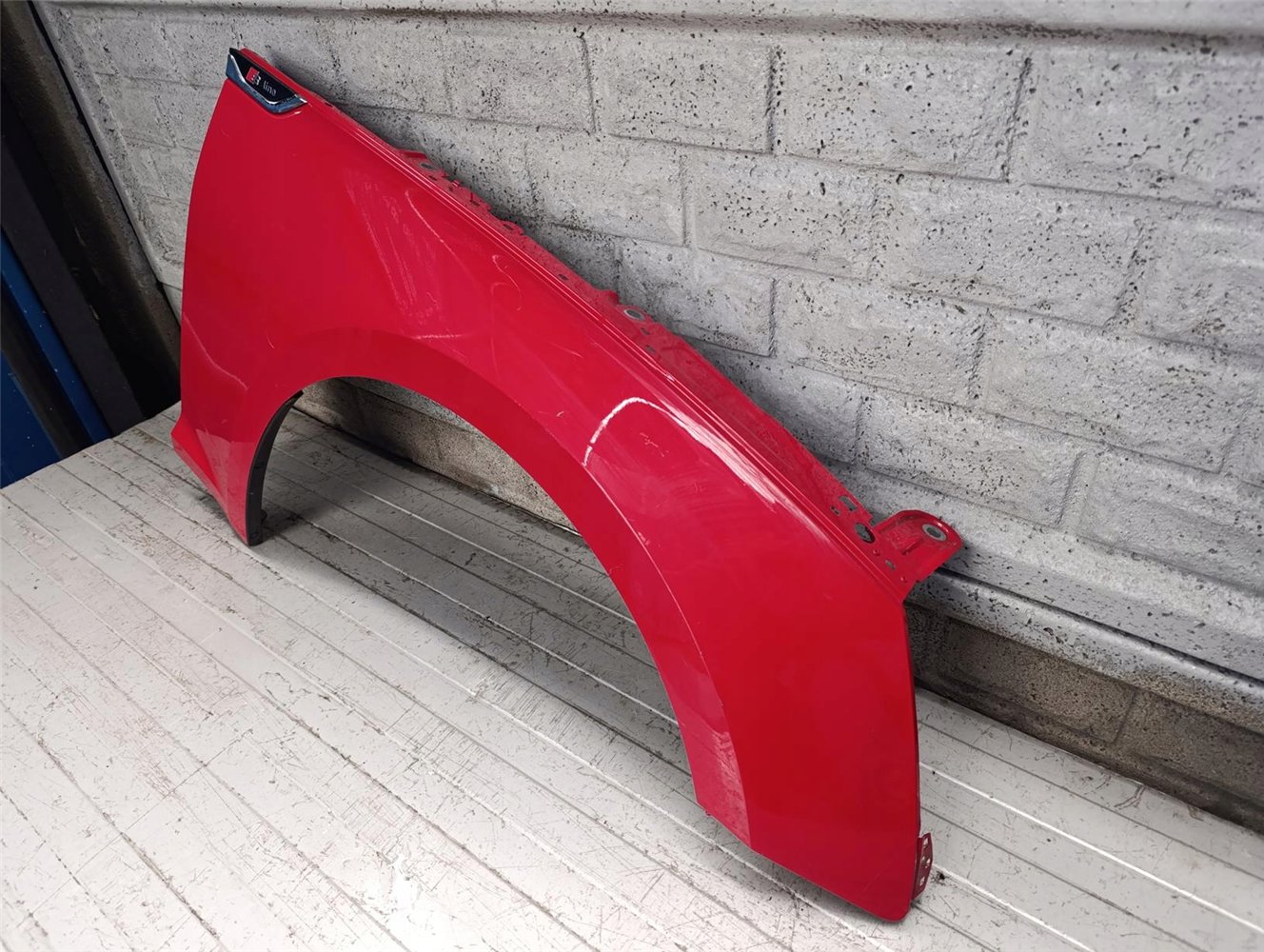 AUDI A5 8W6 F5 16-24 BŁOTNIK PRAWY PRZEDNI ORYGINAŁ (17763375620)