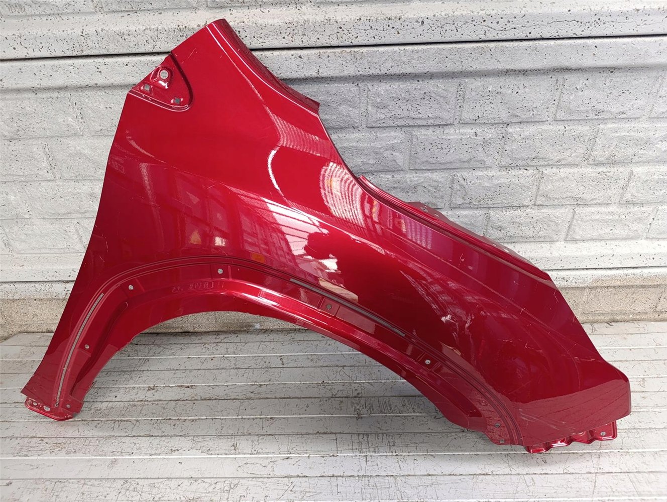 SUZUKI SX4 S CROSS 2022-25 BŁOTNIK PRAWY ORYGINAŁ (17763379343)