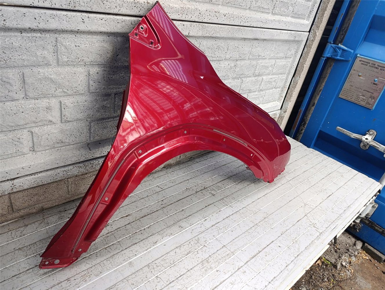 SUZUKI SX4 S CROSS 2022-25 BŁOTNIK PRAWY ORYGINAŁ (17763379343)