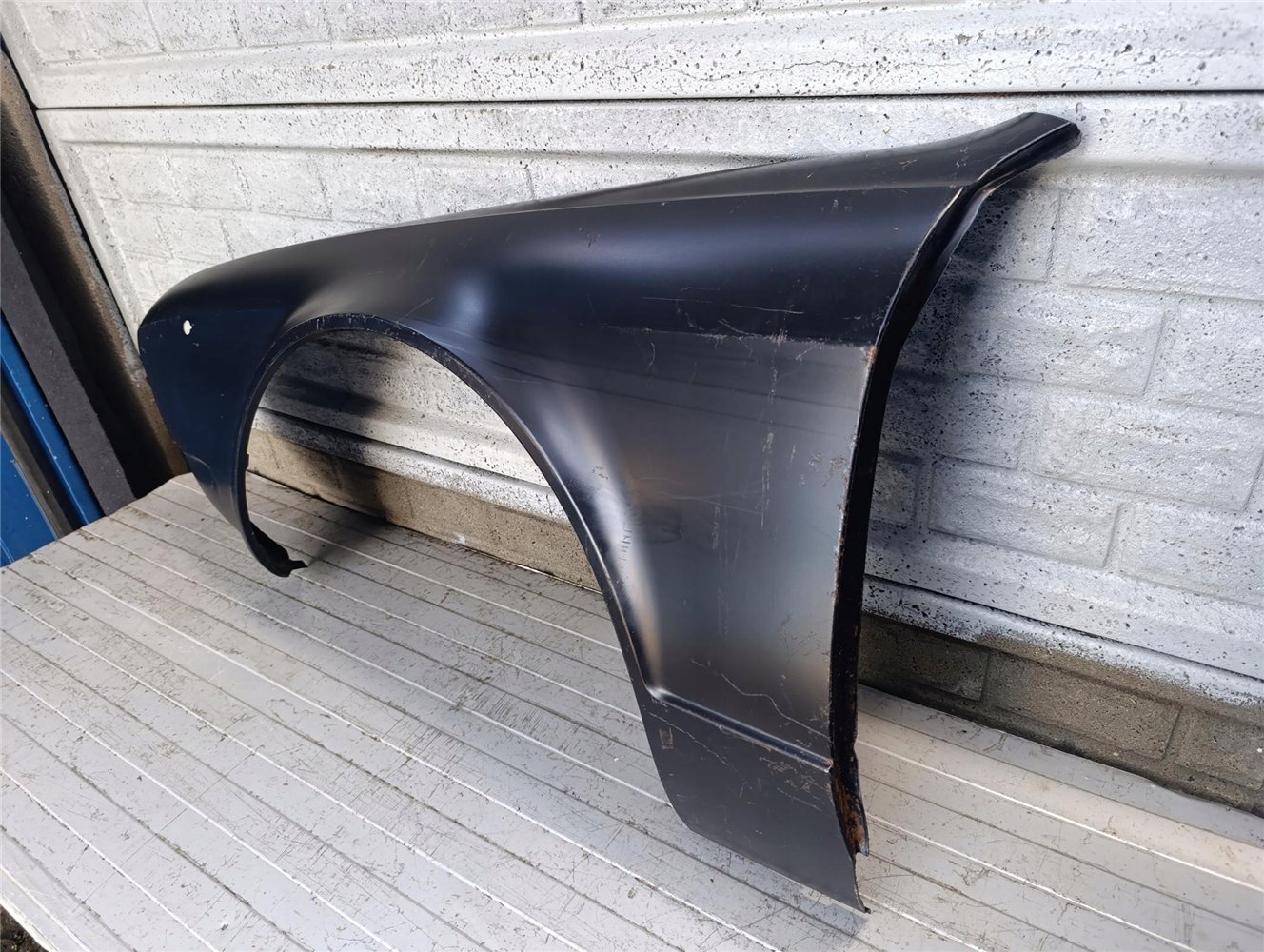 ALFA ROMEO ALFETTA BŁOTNIK PRZEDNI LEWY ORYGINAŁ (17783357952)