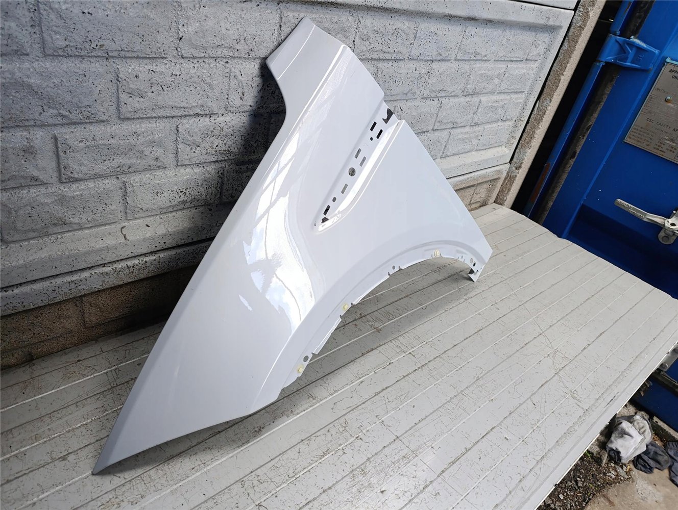 JAGUAR E-PACE EPACE BŁOTNIK PRZEDNI LEWY ORYGINAŁ (17783412798)