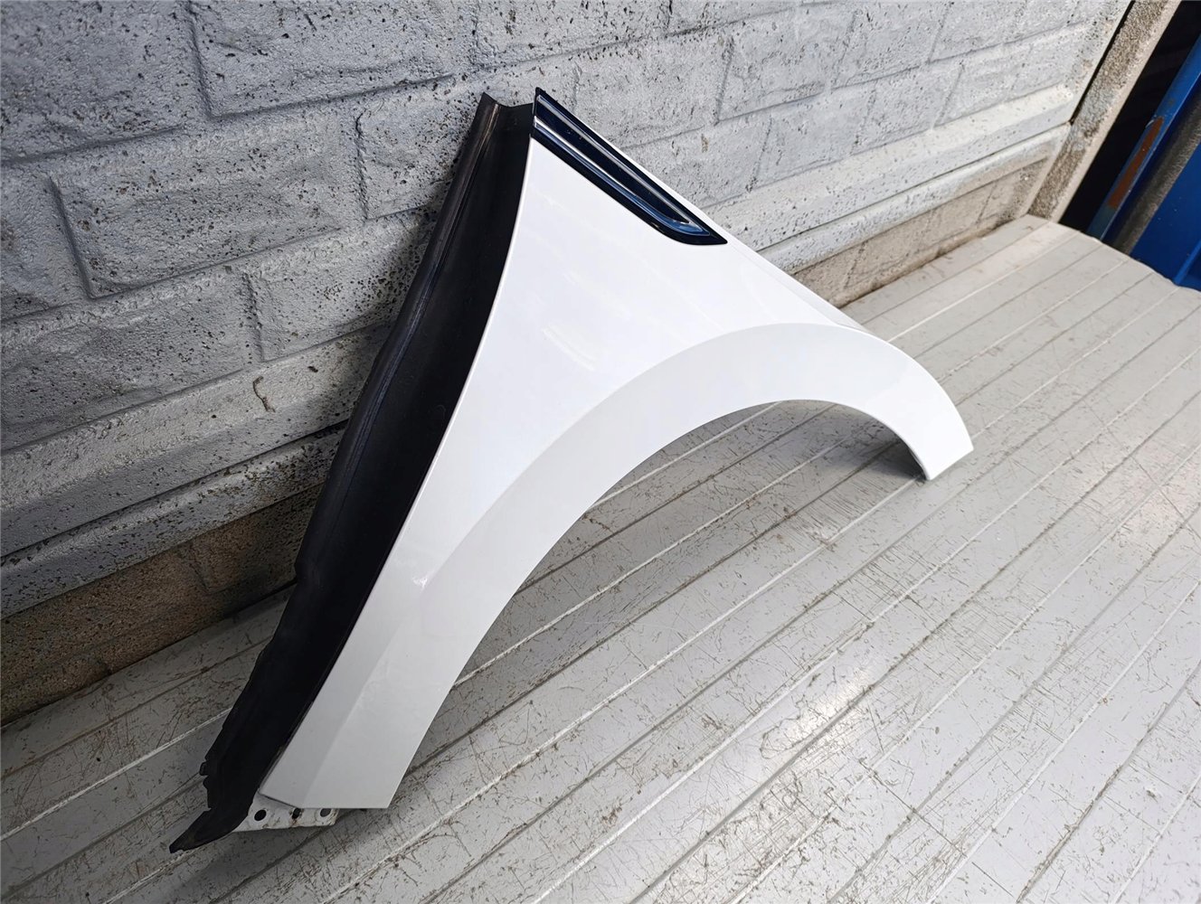 VW ARTEON BŁOTNIK PRAWY PRZEDNI ORYGINAŁ (17783419726)