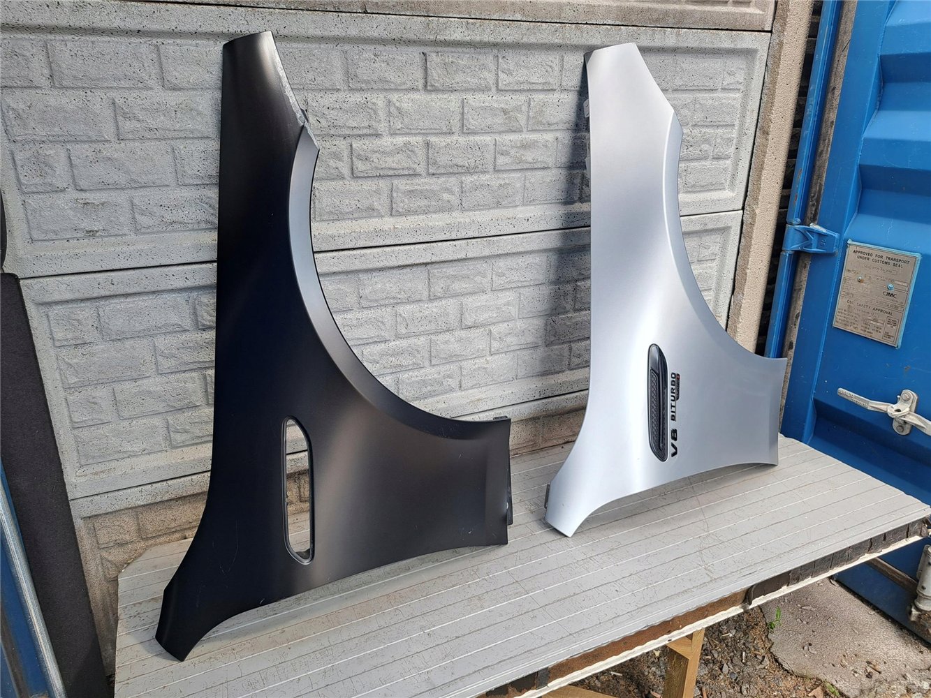 MERCEDES AMG GT 4 DOOR A290 BŁOTNIK PRAWY PRZEDNI ORYGINAŁ (17783564428)