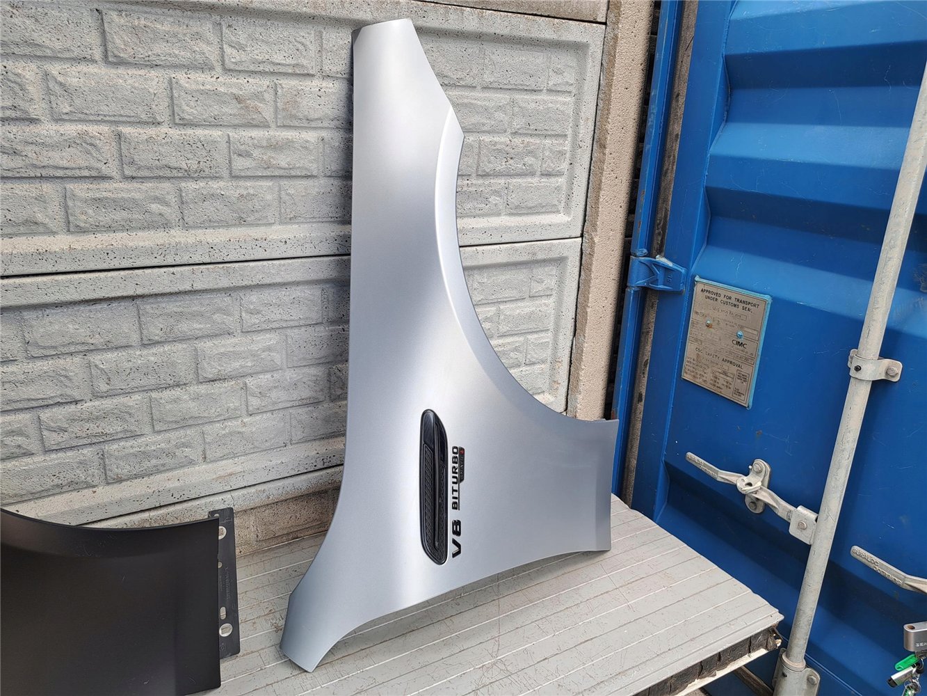 MERCEDES AMG GT 4 DOOR A290 BŁOTNIK PRAWY PRZEDNI ORYGINAŁ (17783564428)