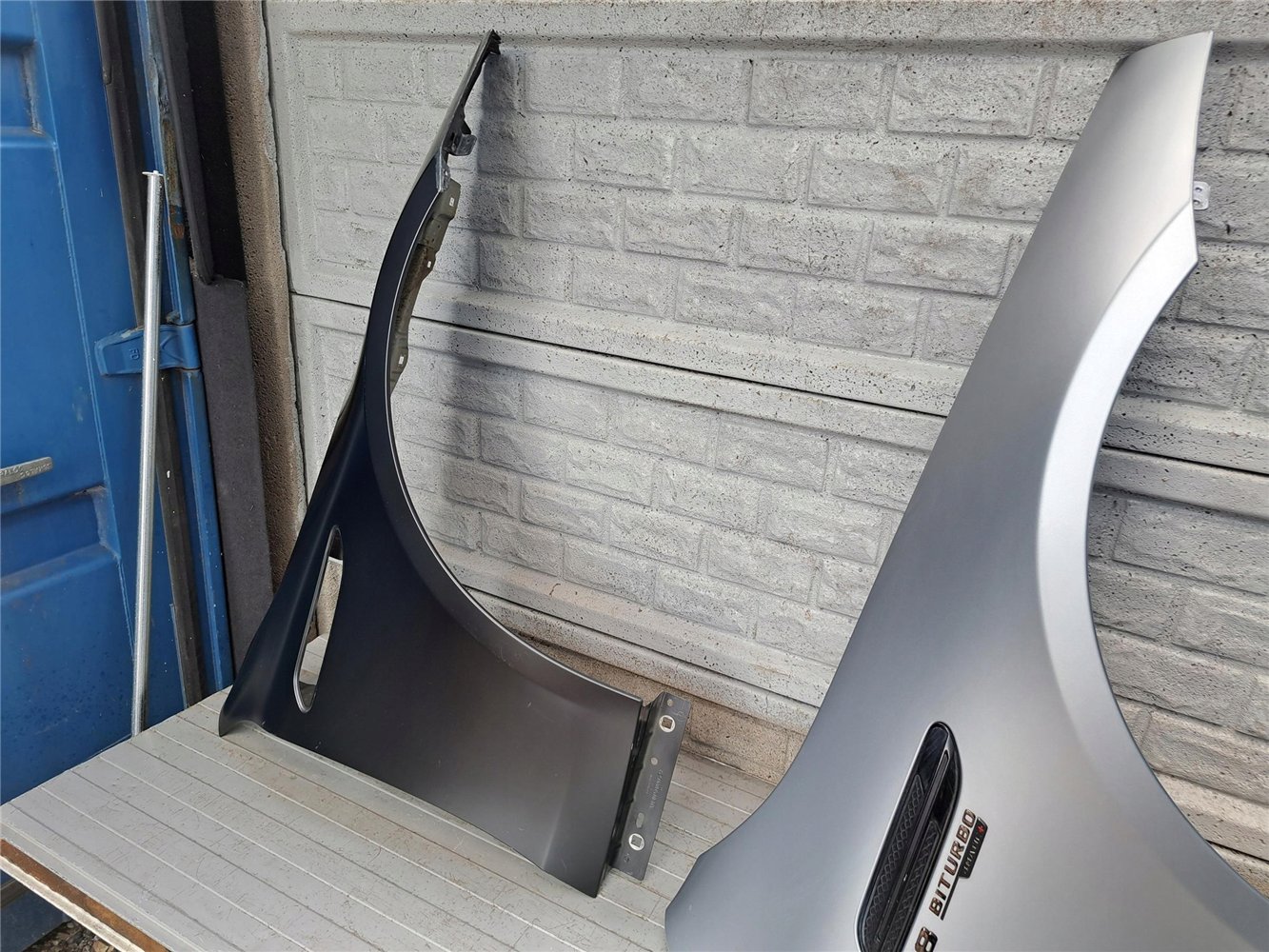 MERCEDES AMG GT 4 DOOR A290 BŁOTNIK PRAWY PRZEDNI ORYGINAŁ (17783564428)