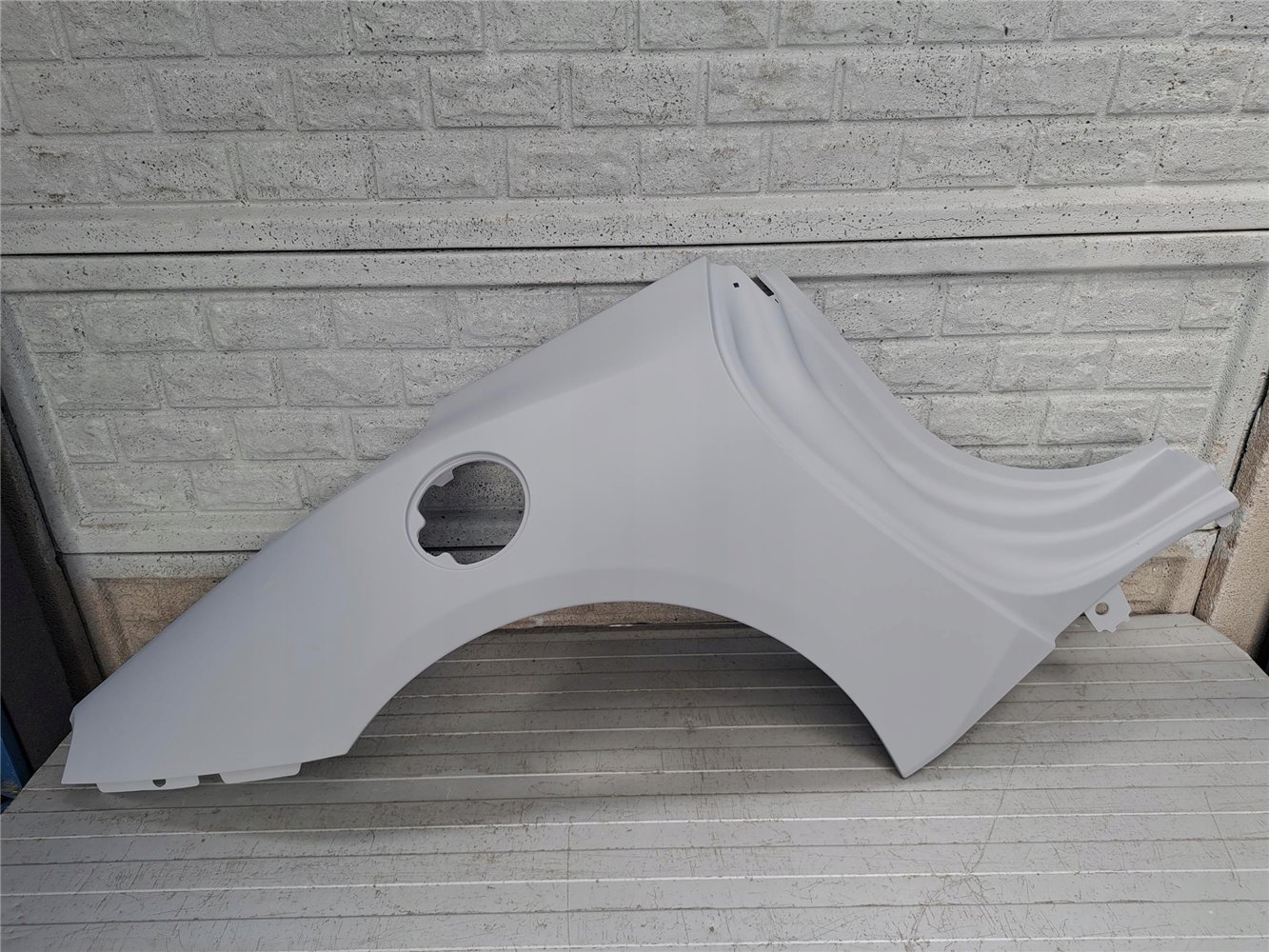 FERRARI PORTOFINO TYLNY BŁORNIK TYLNIA ĆWIARTKA NOWA ORGINALNA (17783623672)