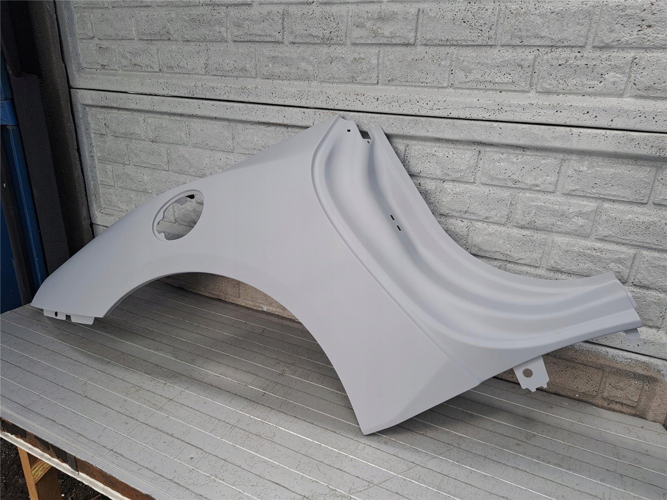 FERRARI PORTOFINO TYLNY BŁORNIK TYLNIA ĆWIARTKA NOWA ORGINALNA (17783623672)