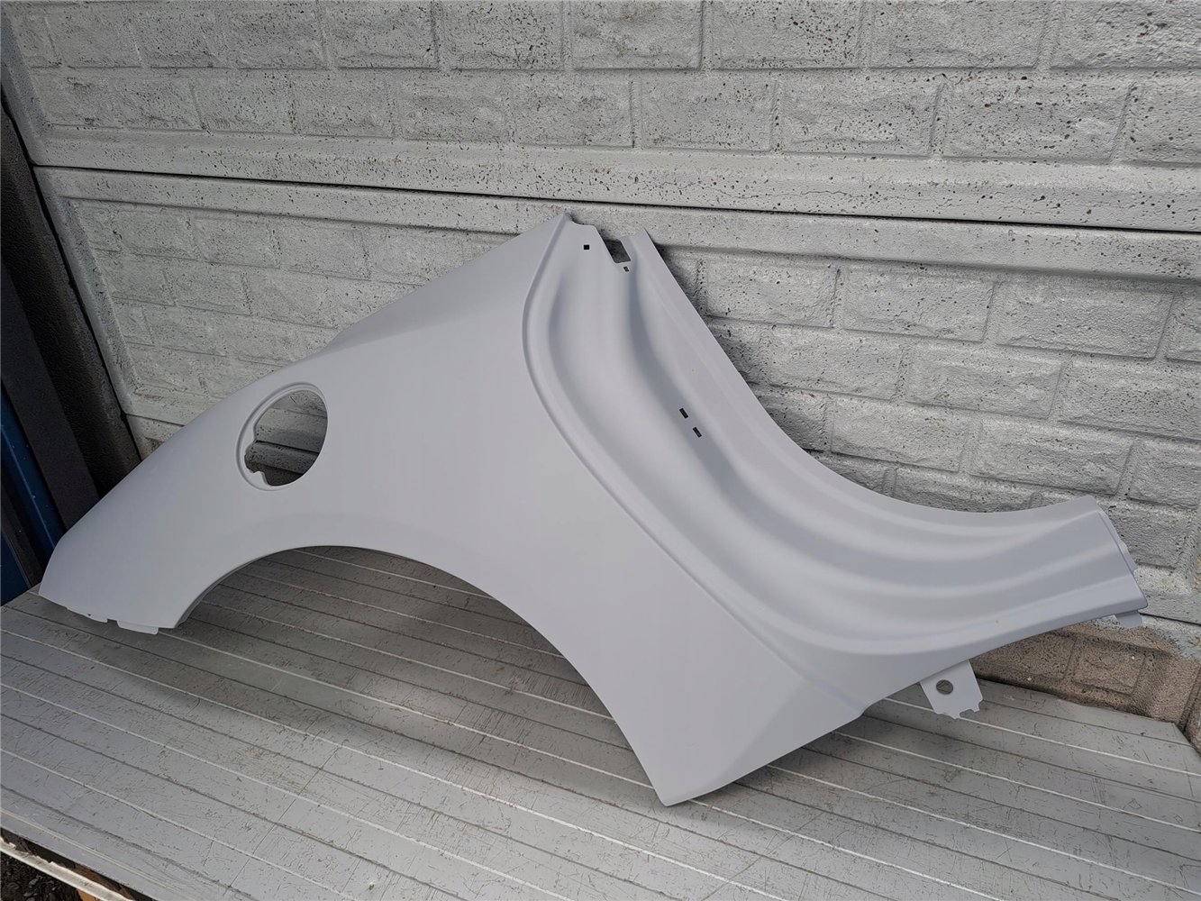 FERRARI PORTOFINO TYLNY BŁORNIK TYLNIA ĆWIARTKA NOWA ORGINALNA (17783623672)